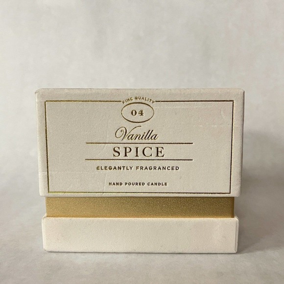 DW Home Fine Quality No. 04 Vanilla Spice Candle 11 oz in Gift Box Holiday Scent - Picture 1 of 4